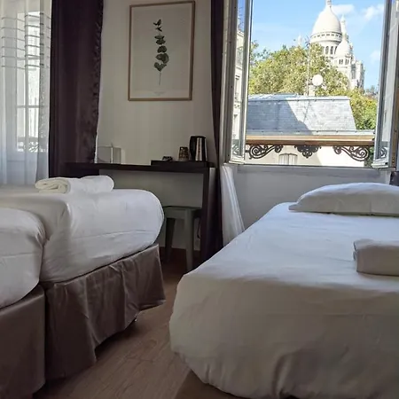 Le Village Montmartre *