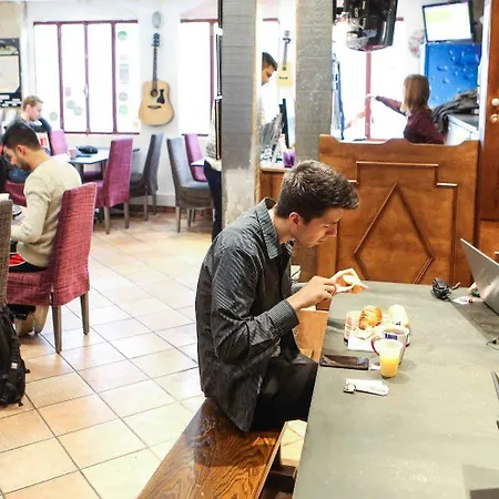 Le Village Montmartre By Hiphophostels Hostel Parijs