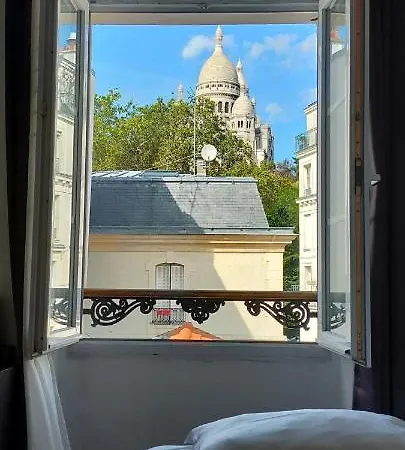 Le Village Montmartre