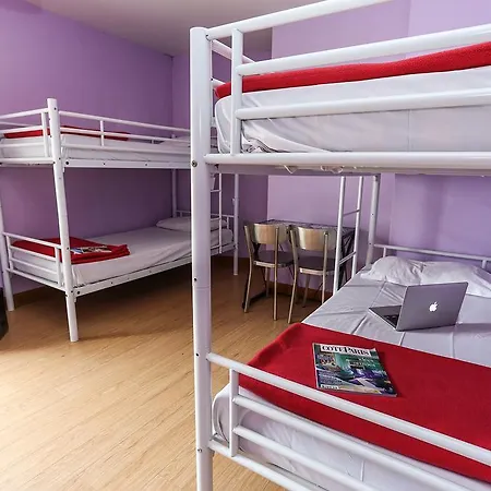 Le Village Montmartre Hostel Paryż