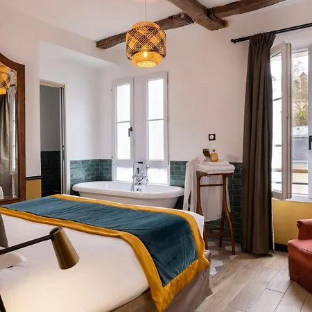 Le Village Montmartre