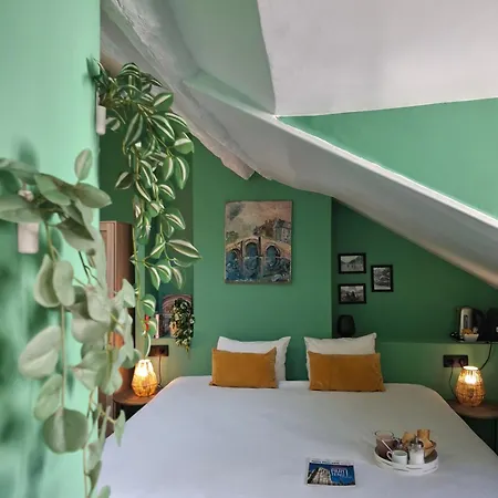 Le Village Montmartre Hostel Paryż