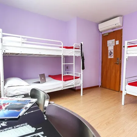 Le Village Montmartre Hostel Paryż