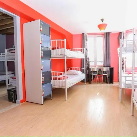 Le Village Montmartre Hostel *