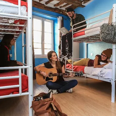 Le Village Montmartre Hostel Paryż