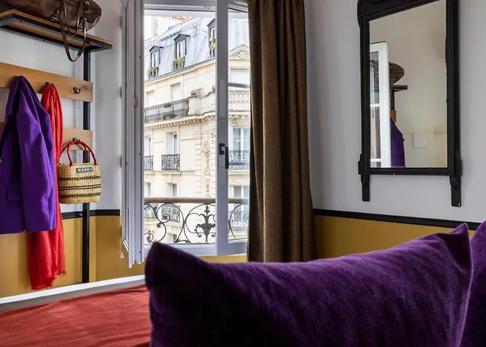 Hostel Le Village Montmartre Paris