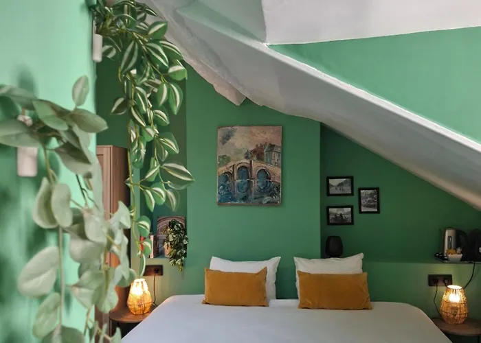 Le Village Montmartre Hostel Paris