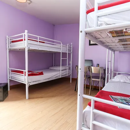 لو فيليدج مونمارتر باي هيفوفوستيل * باريس