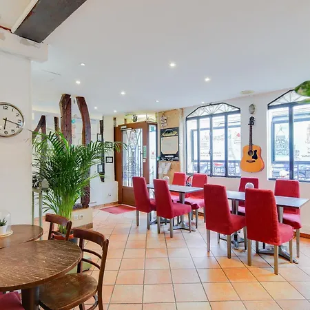 Le Village Montmartre *