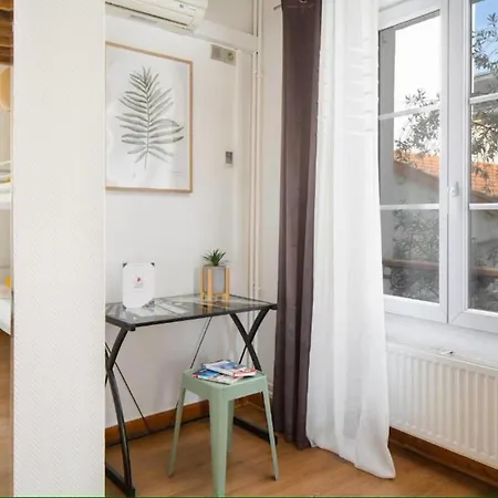 Le Village Montmartre * Paryż