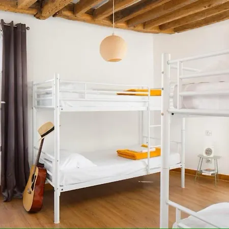 Le Village Montmartre Hostel Paryż