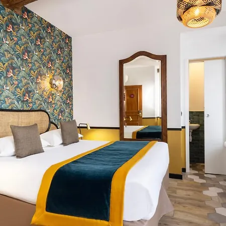 لو فيليدج مونمارتر باي هيفوفوستيل