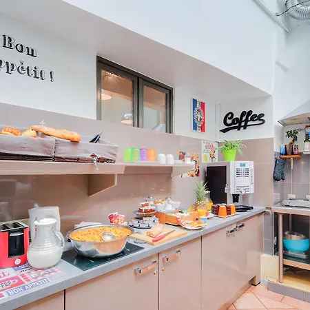 Hostal Le Village Montmartre By Hiphophostels *