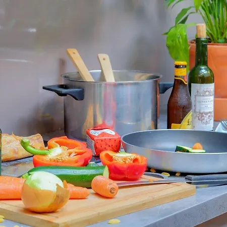 Le Village Montmartre Paryż