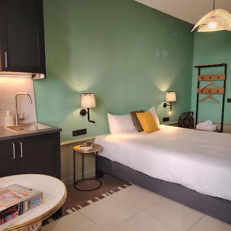 Le Village Montmartre *