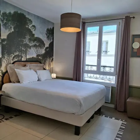 Le Village Montmartre * باريس