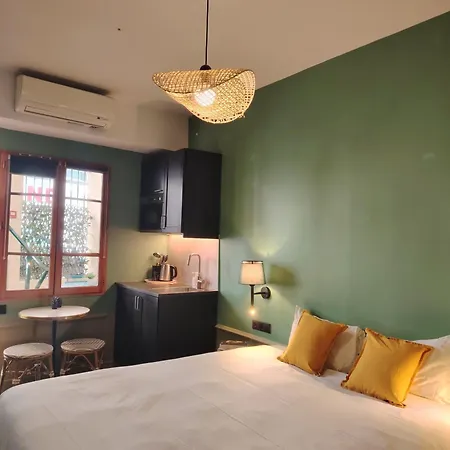 Le Village Montmartre بيت شباب *