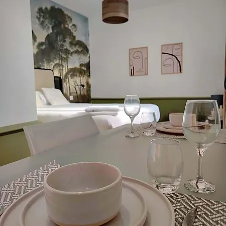Le Village Montmartre Hostel Paris