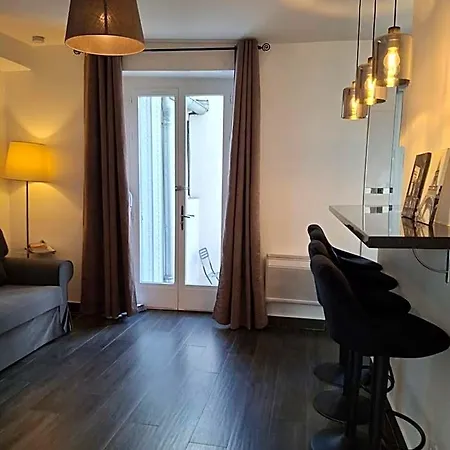Hostel Le Village Montmartre Paris
