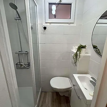 Le Village Montmartre Hostel Paris