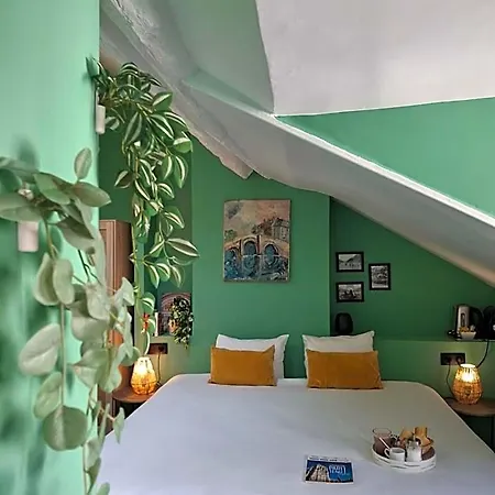 Le Village Montmartre Hostel *