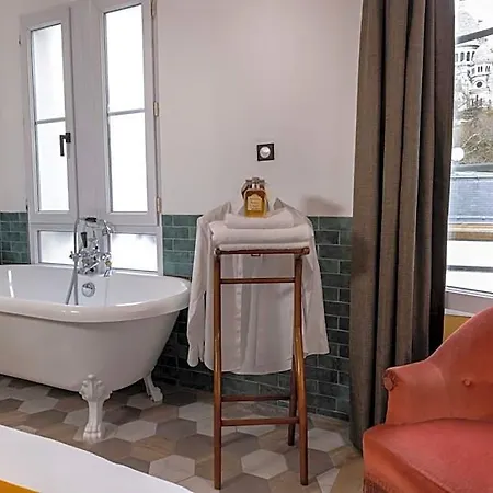Le Village Montmartre Hostel *