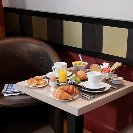 لو فيليدج مونمارتر باي هيفوفوستيل * باريس