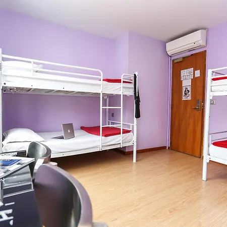 Hostal Le Village Montmartre By Hiphophostels