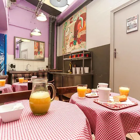 Hostel Le Village Montmartre Paříž
