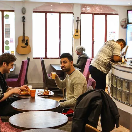 Le Village Montmartre By Hiphophostels Hostal *