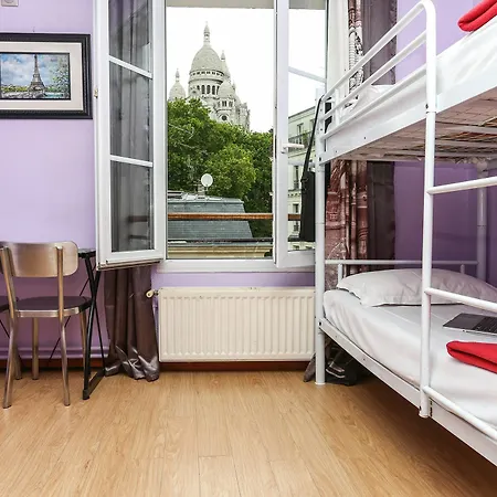 Hostal Le Village Montmartre By Hiphophostels