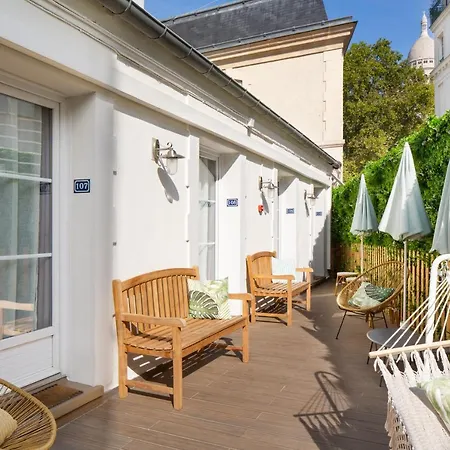 Le Village Montmartre