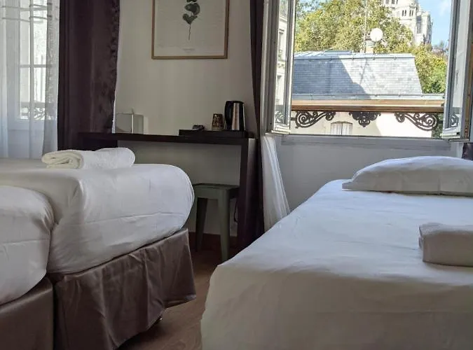 Le Village Montmartre *