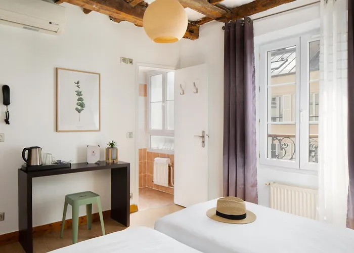 Le Village Montmartre *