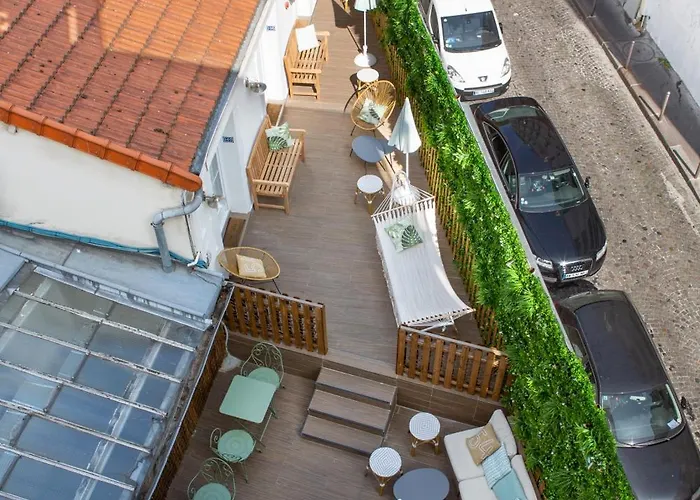 Le Village Montmartre *