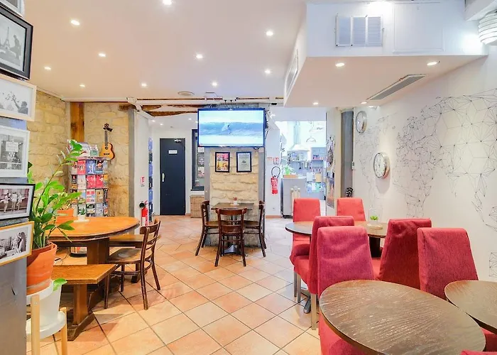 Le Village Montmartre Paris