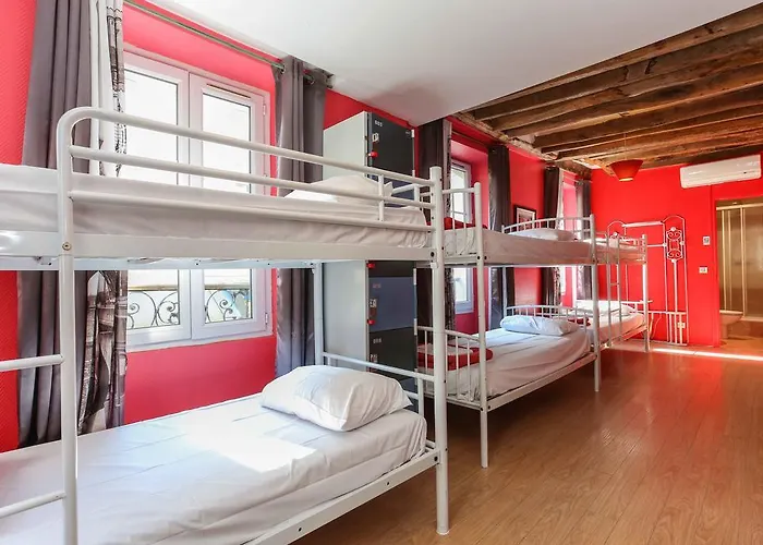 Le Village Montmartre *