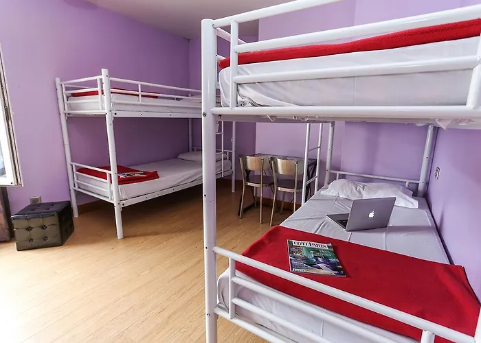 Le Village Montmartre Hostel Paris