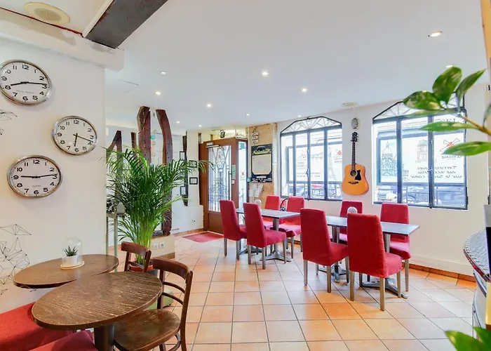 Le Village Montmartre *