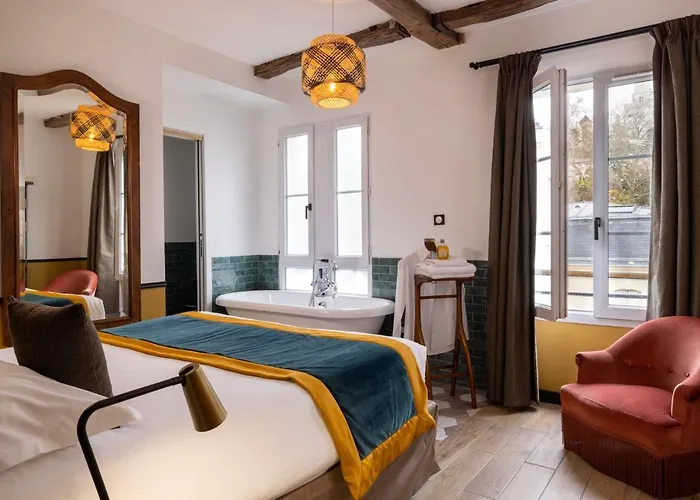 Le Village Montmartre