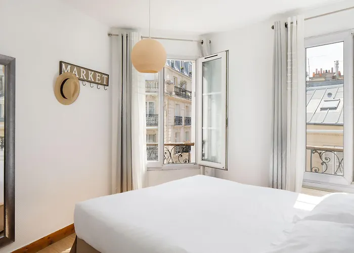 Le Village Montmartre Hostel *