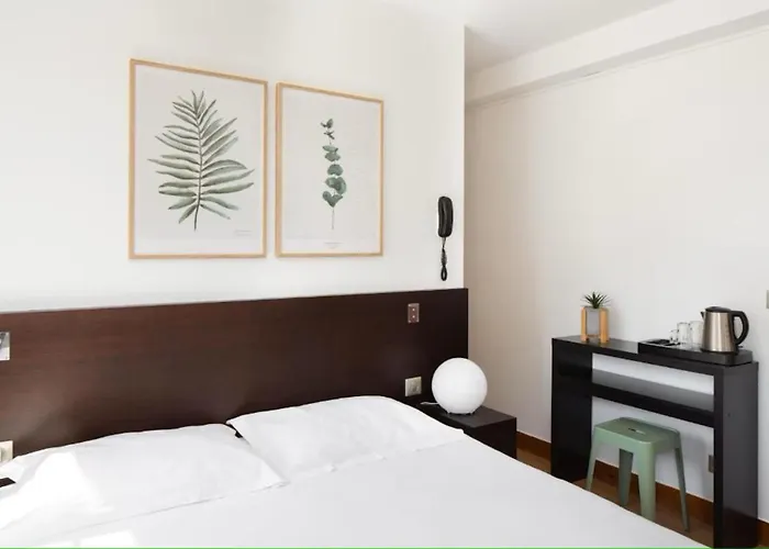 Le Village Montmartre *