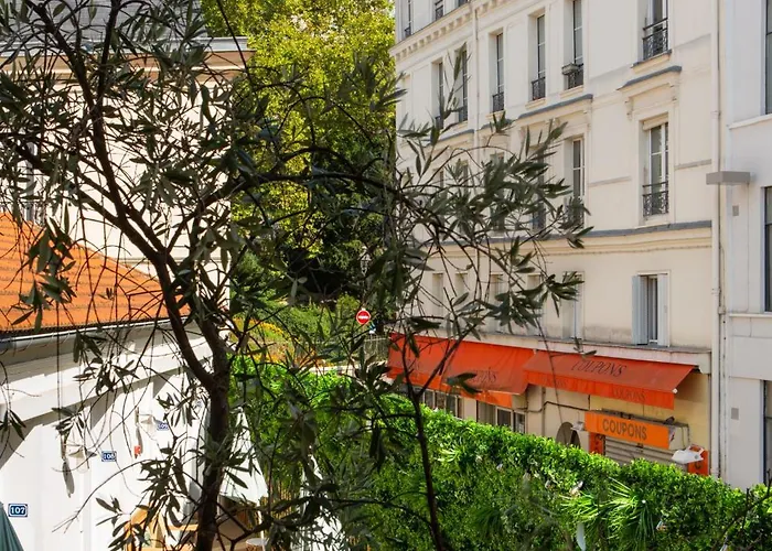 Le Village Montmartre