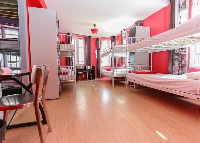 Le Village Montmartre Paris