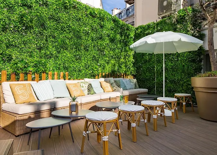 Le Village Montmartre Paris