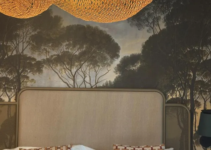 Le Village Montmartre Paris