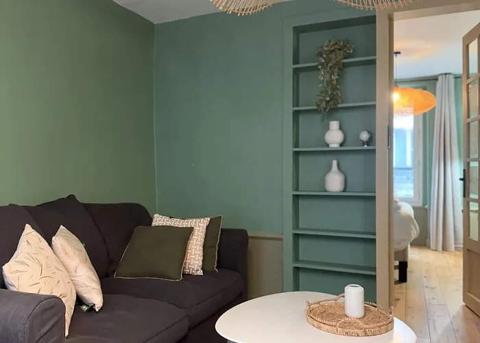 Le Village Montmartre * Paris