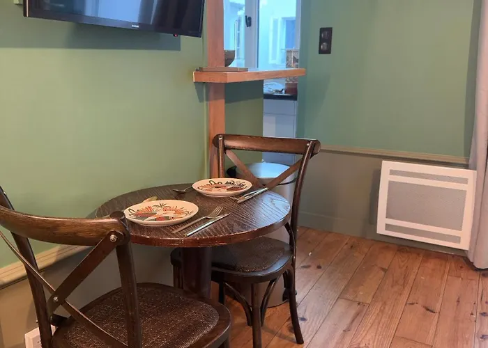 Le Village Montmartre Hostel