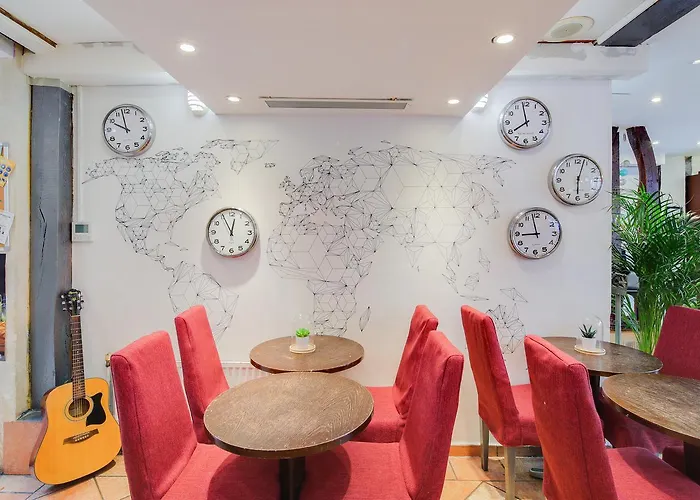 Le Village Montmartre Paris