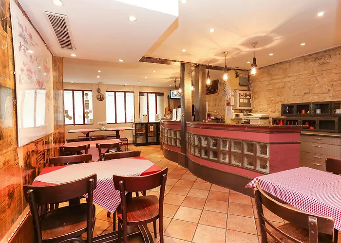 Le Village Montmartre Hostel Paris